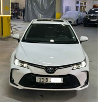 تويوتا كورولا 2024 هايبرد مواصفات كاملة (فل): فتحة سقف (سلايد) بصمة تش...