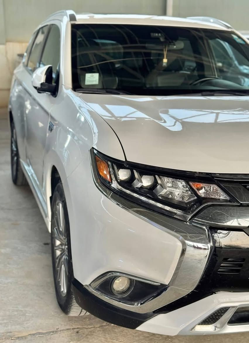 MITSUBISHI  OUTLANDER   PHEV
ميتسوبيشي اوتلاندر 2022

فول مواصفات 

كشنات جلد 

تحكم بالكشنات الأمامية 

بصمة 

شاشة 

تدفئة 

تبريد 

سماعات فول

هايبرد وكهرباء هجين الشاحنة وياها

اربع انظمة قيادة 

ECO 

SPORT

NORML

4DRIVE4*4

رقم كركوك شرط التحويل 

الضرر جاملغين امامي مع بنيت تبديل بدون ايرباك بدون داخل 

مكان السيارة ناحية الزويه 

السعر المطلوب160$ وبيهه مجال للشراي 

ويرهم مراوس كامري كورلا فقط 

 للأستفسار اتصل 

***********
