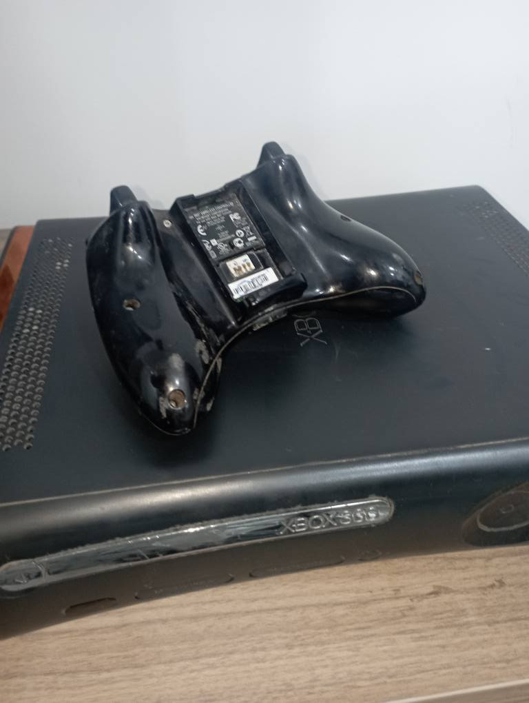 اكس بوكس 360  ويه 8 العاب نظيف جدا  ويا يده اصليه لاكن يرادله تصليحات بسيطه مع محوله وهارد 500 كيكا النجف, العراق


**إذا كنت صاحب هذا الإعلان وتريد حذفه لأي سبب، رجاءا أرسل رسالة إلى الدعم الفني**