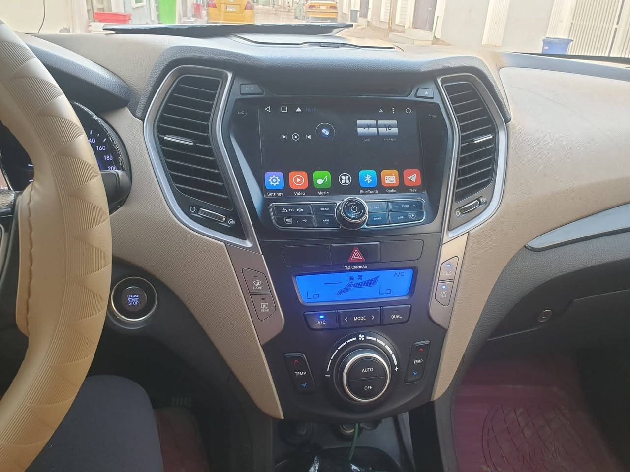 للبيع سنتافيا 2013 خليجي 6 سلندر و7 راكب وبأسمي فول ماشيه 145الف ضررها موضح بالسونار المرفق مكانها بالنجف للأستفسار الاتصال ***********
