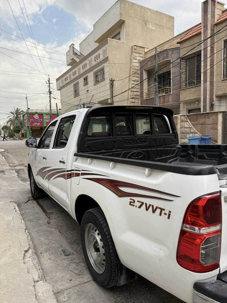 سلام عليكم 
هايلوكس موديل 2008 محدث 2014 سياره جديده عليها ادامه كامله كير عادي رقم بغداد قديم شرط التحويل السياره بيها ٣ قطع او ٤ سياره مال جناي مكان بغداد رايدها ب ١٢٩ وبيها مجال بسيط ***********
