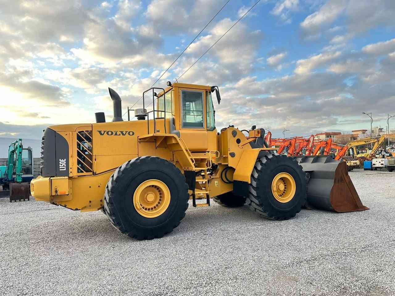 شفل فالفو للبیع دخول جدید بدون سبوغ
شۆ ڤل فالفۆ تا زە داخل بووە  بۆ ڤرۆشتن 
حجم : L150E 
مدیل : 2006
سعات : 13000
رقم : فحص موقت بصرە
بۆ زانیاری زیاتر :  ***********
