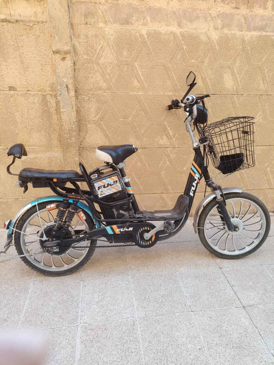 بايسكل شحن للبيع فقط بطاريه ضعيف ويل وراه بي عواج بس ماهواي السعر مناسب


**إذا كنت صاحب هذا الإعلان وتريد حذفه لأي سبب، رجاءا أرسل رسالة إلى الدعم الفني**