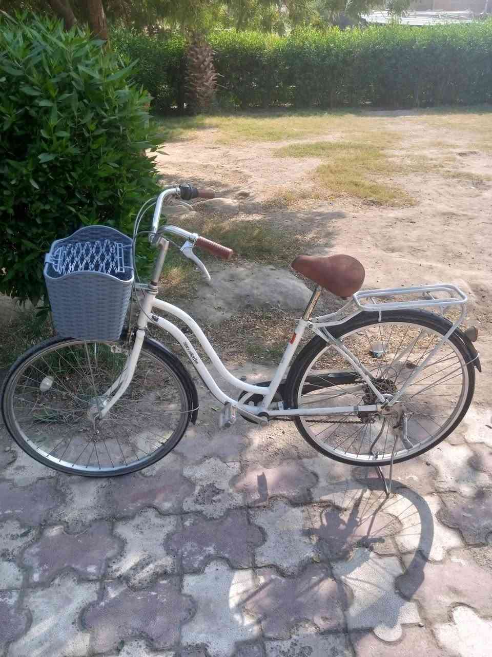 باسكل معروض للبيع حجم 27 كير و حساس جديد لايت أمامي زنون عالي أصلي سعره 110 الف راسلني خاص او واتساب ***********
