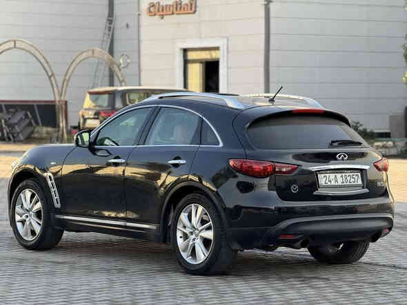 انفنتي FX35
موديل 2012

خليجي
فول مواصفات

1على 1
كير اوتو -عادي- رياضي
دخول بصمه
بصمه تشغيل 
فتحه /سلايد روف
كشنات جلد
كشنات اماميه كهرباء 
كشنات تدفأة وتبريد 
كشن سايق ذاكرة خزن (ميموري)
صندوگ كهرباء 
كامرا 360 درجه 
كامرا خلفيه 
بصمات عدد 2
تحكم ستيرن 
مري قلاب 
لايت زنون 
ستيرن كهرباء
تخم تاير جديد 
ويل اصلي  
 ملاحضه..
صبغت بيها بابين وجاملغ صفحة السياق بيها جراد مع البنيد بدون معجون بدون تعديل بدون دواخل اي حادث مابيها 
السياره كلش ناصبه وحلوه مثل ماموضح بالصور  مابيها اي نواقص 
صدر امامي خلفي جديد 
منضومة احتراق جديده 
السياره بأسمي تحويل او وكاله عادي 
ترايها كلش حلو ماشاء الله 
السعر 12 ونص 
يعني ١٢٥ ورقه 
العنوان بغداد / العامرية 
هاتف ‭٠٧٨٧ ٩٧٧ ١١٩٩‬
