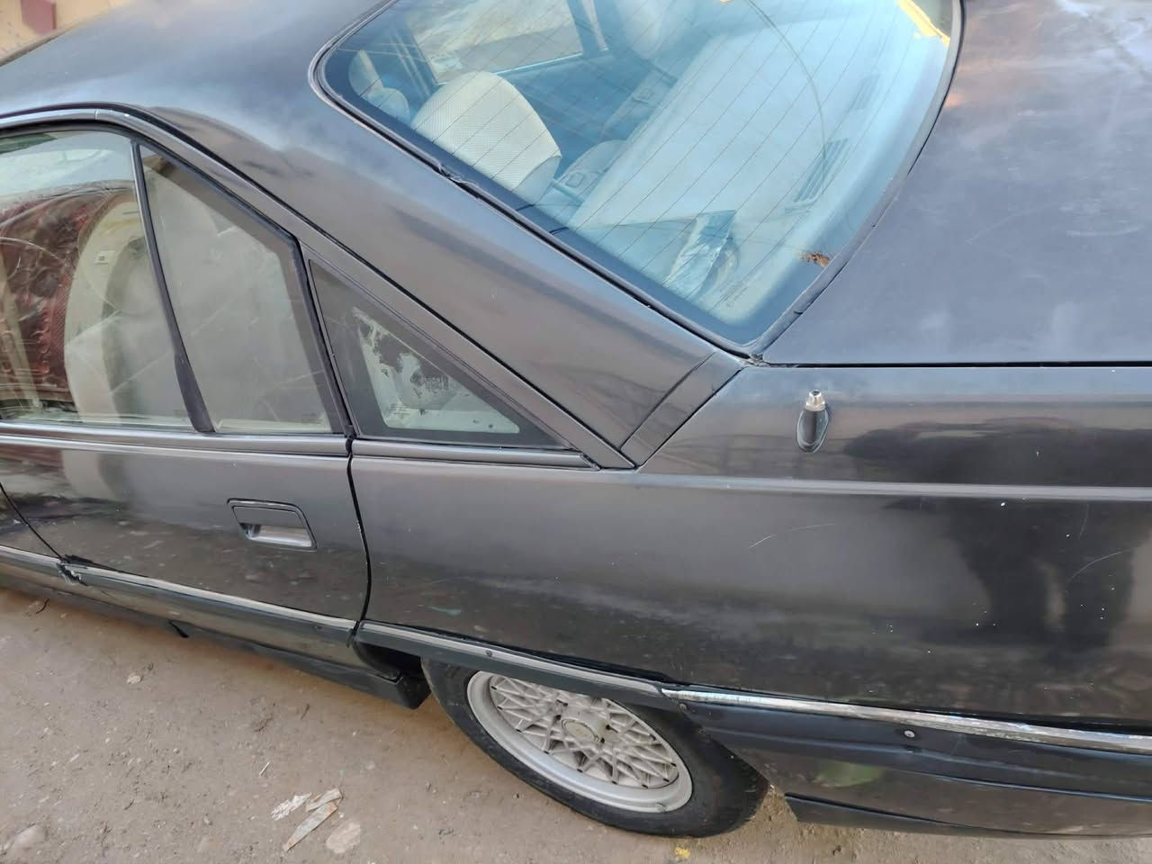 للبيع سياره اوميكا حجم 20 عنون رشيديه سعر 18 وبيه مجال رقم هاتف *********** رقم كورك 4
