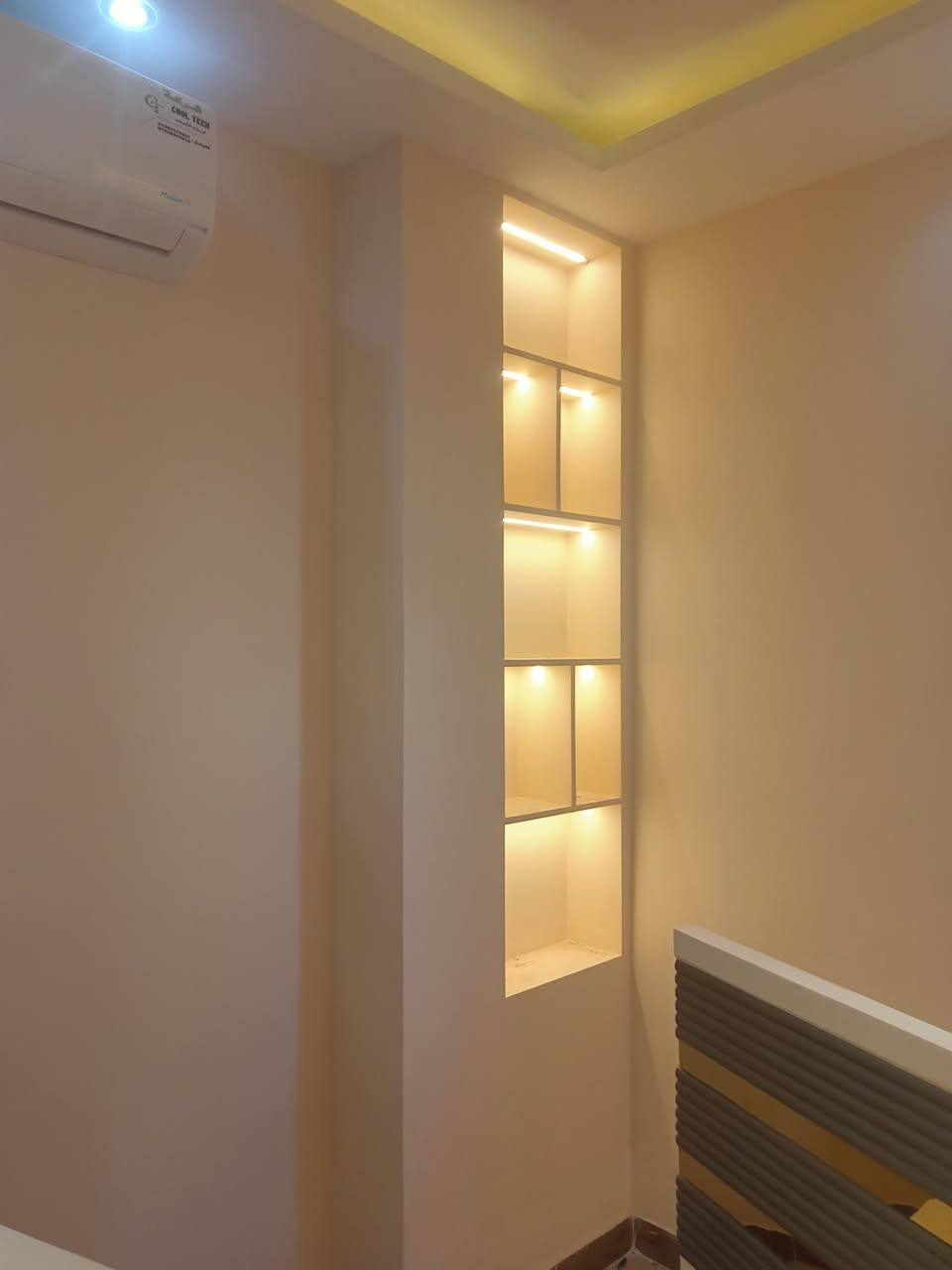 بسم الله توكلنا على الله 
جميع انواع الديكورات 
صباغ دخلي وخارجي 
بديل رخام وبديل خشب واسعار مناسبه لي الجميع 
الشغل داخل بغداد م/احمد المصري ***********
