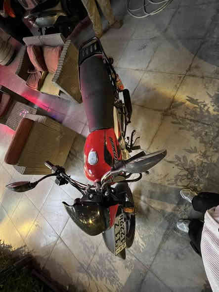 بوكسر 22 ممفتوحه
27 الف ماشيه ممشتغل دلفري بيها 
رقم انكليزي باسمي تحويل ثاني يوم
***********
سعرها مليونين عنوان بغداد
