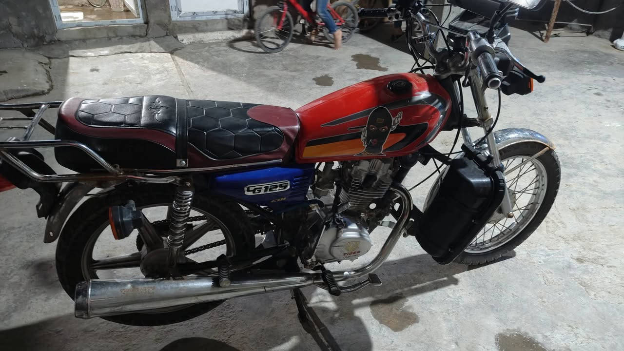 السلام عليكم ايراني 4 كير بدون اوراق اكفلك سرقة الدراجة من اخذتها بدون اوراق🤝 كلشي بيها ع اخر حباية بس شغلة وحدة شبة عطل بس انا ما مصلحة الراجز مال هندر مسحوك ما اريد افتح المكينة الباقي كلة فول(تانكيها الازرك موجود وية لون الكفرات بس انا غيرتة لئن بي ظربة خفيفة هم اذا تحتاجة اخذة) تجي وشوف بعينك دراجة خير من الله السعر قفل قفل قفل 350 علمود لا اتعبك وتعبني تسوة اكثر اذا اجيت وشفتها بعينك العنوان بغداد ناحية الوحدة *********** وين متريد موجود خاص او ع تلفون 🤝❤️
