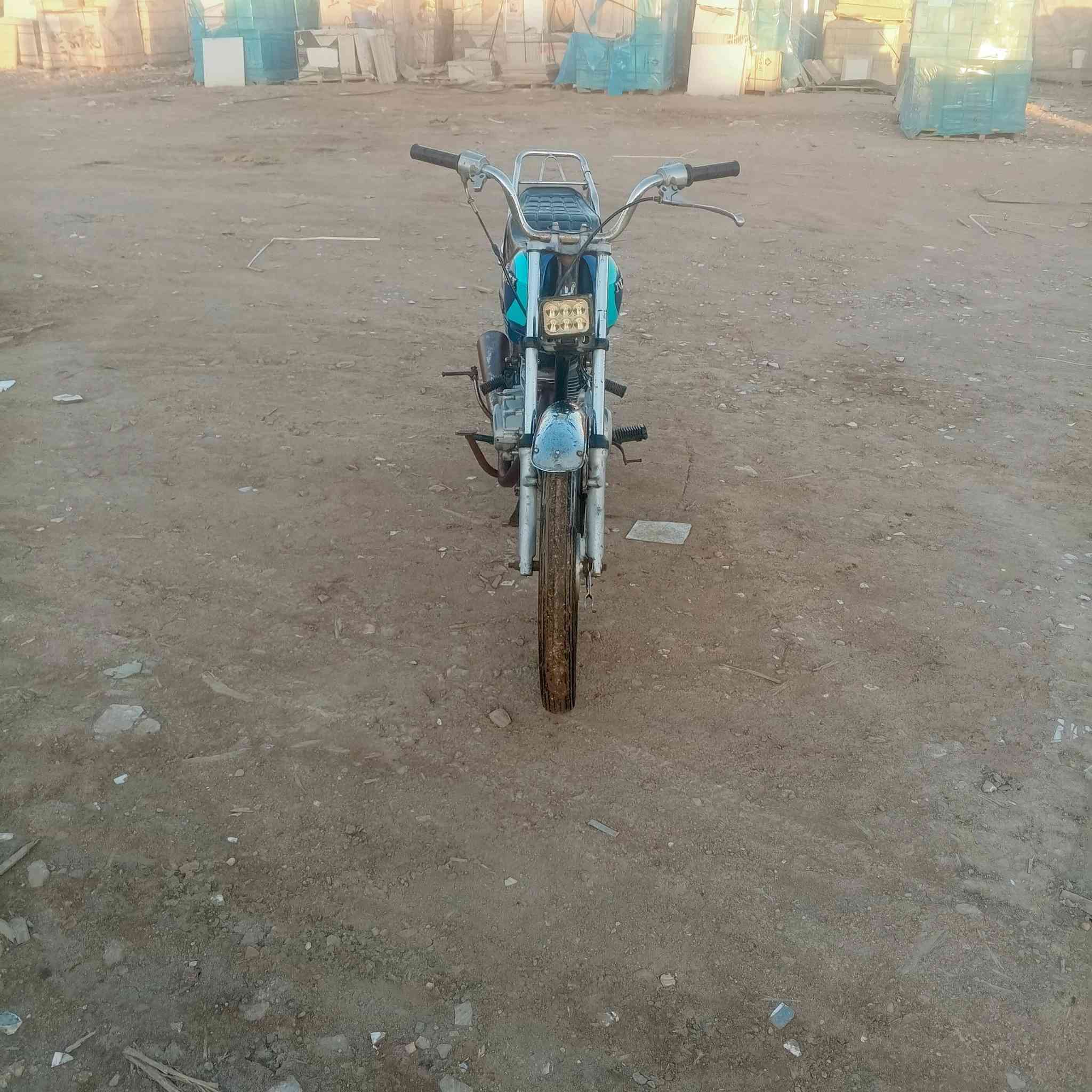 دراجه تايكر نقص ورقه السعر  ٣٢٥
مكان ديوانيه قرب شيخ سامي ***********
