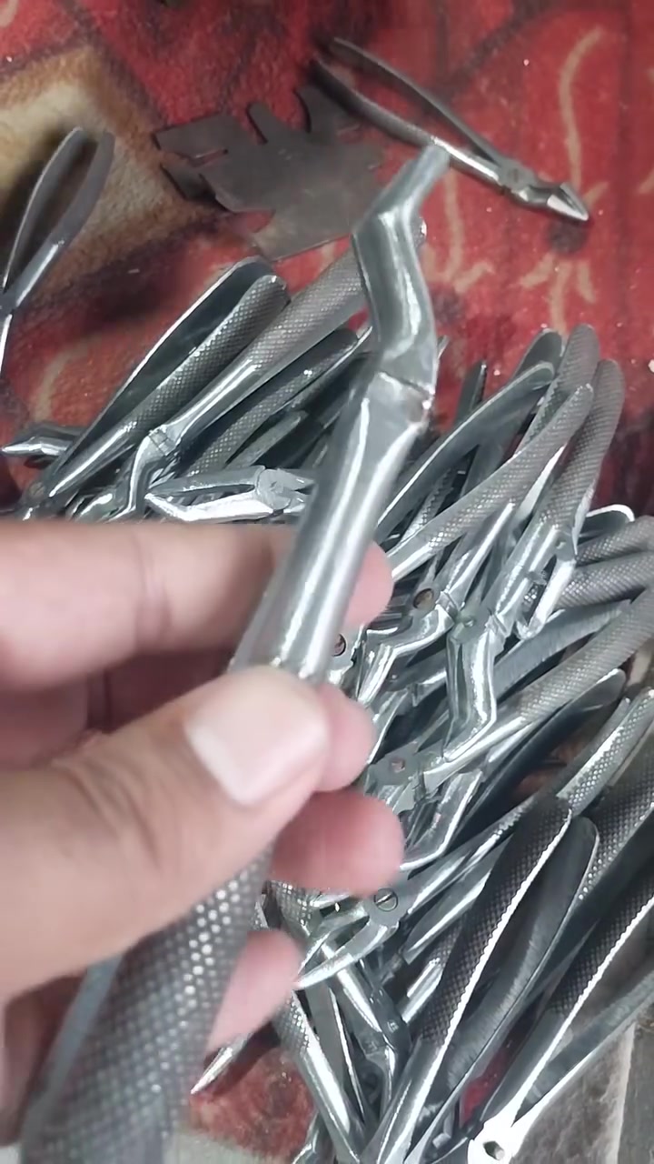 Extraction Forceps 
Dilek surgical we are manufacturer and Exporter of high quality Surgical#Dental#Veterinary#
Manicure# TC#
Diagnostics# Orthopedic# ENT# Electro Surgical# Barber and Thinning scissors  instruments all over the world.
 Pakistan sialkot punjab
Email.Dileksurgical@gmail.com
What's app number 00923007102369
Website : www.Dileksurgical@gmail.com


**إذا كنت صاحب هذا الإعلان وتريد حذفه لأي سبب، رجاءا أرسل رسالة إلى الدعم الفني**