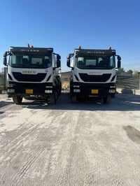 Iveco بيع ميكسرات افيكو عدد٣  موديل ٢٠١٦  توماتيك بدون سبوغ ١٠ متر جدر...