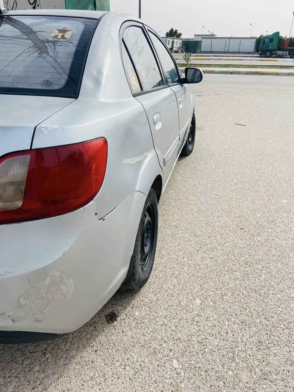 السلام عليكم 
كيا ريو مديل 2012خليجي. مكينة ١٦٠٠
السيارة بيها فقط بارد لا ضربه ولا شي مداور ثاني يوم ماشية 237 حقيقي  
كير  مكينة شرط. 
السعر 88 وبيها مجال. 
***********
