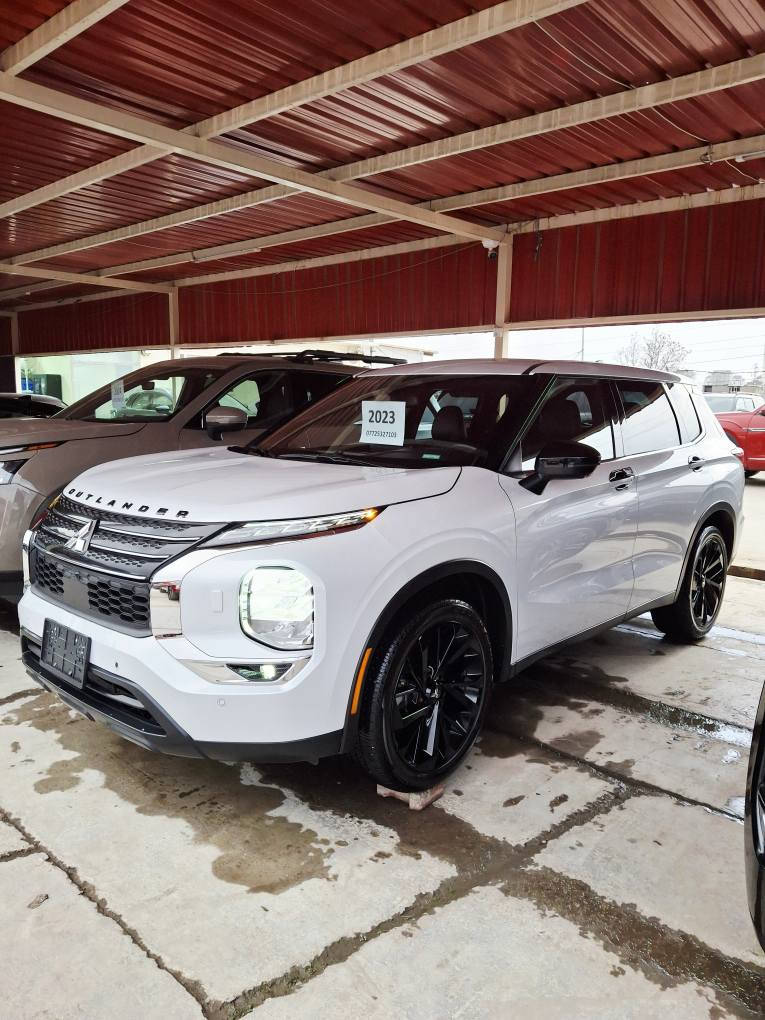 ئاوتلاندەر سپی ٢٠٢٣ بێ بۆیاخ سێ ڕیز کوشن تەنها شەش هەزار مایل ڕۆشتووە، مواصفات بلاک ئیدیشن پێنج کامێرا سندوق شەفت پێش و دوای حاسەیە ئاوێنە ئەخەوێت ئاوێنە ئیشارەت و ڕادار لە دەعامی بۆ دەعامی بۆیاخی نیە بەس بۆنیتی گۆڕاوە بە بیلادی بێ ئەوەی هیچ ناوی گرتبێت، سێتی لایتەکانی نیکل و بلاجکتۆر هەمووی بیلادیە هیچی نەشکاوەو داشبڵی گۆڕاوە بەبیلادی سەیارەکە دەبڵ اکسلی تایبەتە S-AWC واتە هەر چوار تەگەرەکانی قوفڵ ئەکا، نمونەیە لەجوانیا بێ ساردو چاڵ و شوختە، کاتی نەشکاوەو سێ مانگی لەگەڵە بۆ ڕەقەم
نرخی ٢٢٠ گەڵاو مجالێک، بۆ زانیاری پەیوەندی بکە *********** السليمانية, العراق
