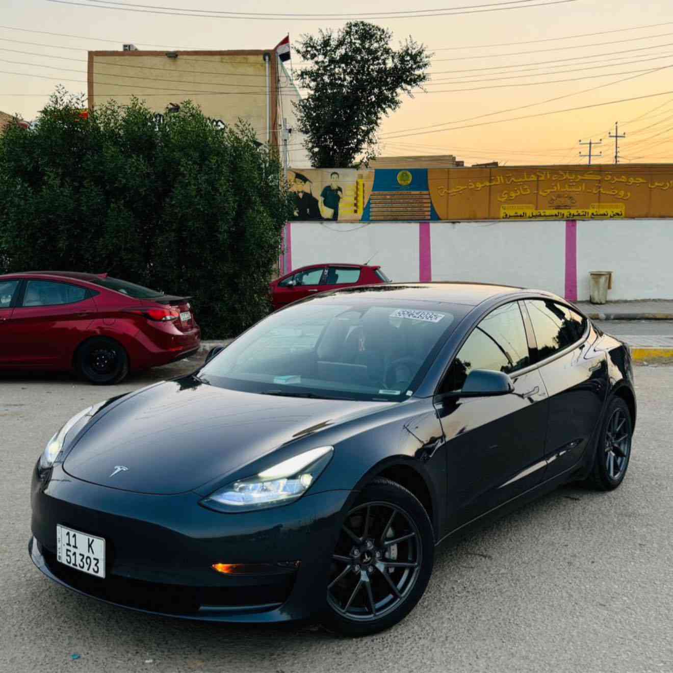 تيسلا  2023 -‏ Model 3 
السيارة مكفولة من الصبغ بدون ايرباك 

المواصفات
____________
نظام حراسة شديد يتضمن ١٣ كاميرة مراقبة 
انت وفي المنزل تشاهد سيارتك وتتحكم بها 
نظام ترفيهي يتضمن العاب الكترونية و حركات راقصة 
سقف بانوراما زجاج
شاشة كبيرة حجم 15 بوصة
كاميرات 360
حساسات امامية وخلفية
كراسي كهرباء جلد اسود
كراسي تدفئة
رادارات 360 درجة
مانع تصادم
حساسات جانبيه
مثبت سرعة
تحكم بالسياره عن طريق الشاشة
نظام قيادة آلية Auto Pilot
عداد ديجيتال
تشغيل تلقائي
نظام قيادة ذاتية Full Self drive
نظام (RCTA) للتنبيه عند الرجوع للخلف
نظام (RSA) لكشف لافتات السرعه للطريق
نظام (PSC) الرادار الذكي لمنع الاصطدام 
نظام (LTA) لتحديد المسار على الطريق
تشغيل عن بعد
الدخول الذكي
نظام ترفيهي كامل متكامل يحتوي على ( YouTube / WhatsApp / Tik Tok / Netflix)
‏• Wifi
‏• GPS
‏• MAPS
‏• Bluetooth
‏• AUX
‏• USB
أوامر صوتية voice commands
جنط قياس 20
اضوية امامية LED
اضوية خلفية LED
كشافات ضباب LED
إنارة امامية زنون بالكامل
صندوق خلفي كهرباء
نظام محاكة ذاتي للسياره من الخارج
______________
حادث جداً خفيف بدون صبغ بدون دواخل بدون ايرباك فقط تبديل قبق الجنطة نفس اللون وبارد في الجاملغ الخلفي 
السعر ١٩٠ $
العنوان كربلاء حي الحسين 
***********
