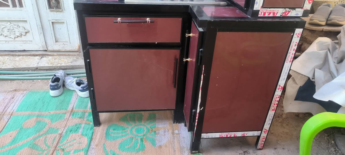 كاونتر مع طباخ نضيف استعمال قليل طوله 1.5 يعني متر ونص سعره 200وبي مجال
اي استفسار اتصل وبي واتساب***********
