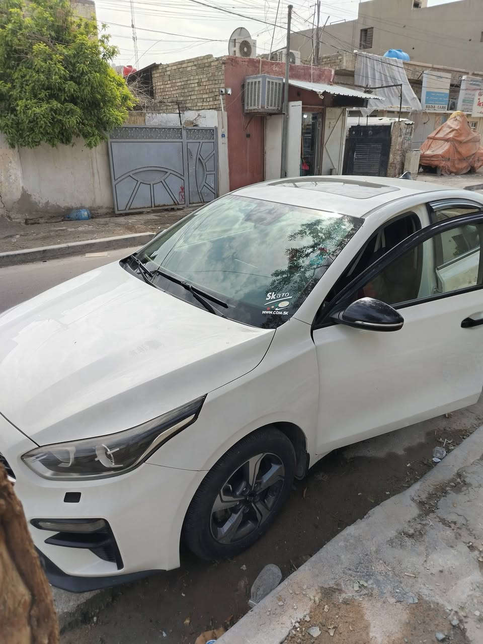 سيراتو خليجي ٢٠٢٠ ماشيه ٢٠٠ سنويه بسمي ٢٠٣٠ تحكم استيرن شاشه حساسات خلفي فتحه سقف رقم اربيل السعر ١٥٠ وبيه مجال للشرايه ***********
