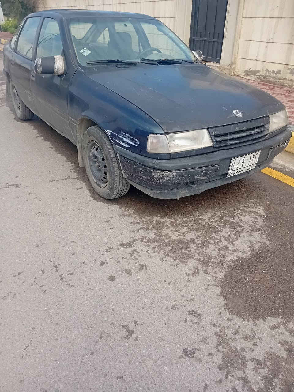 سيارة أوبل موديل 1992 حجم 18 اللون اسود كحلي 
شرط التحويل والوكالة 
طقم إطارات جديد محرك نفخ وباقي داخل نظيف 
 السيارة كدام  العين 
السعر 35 وبيها مجال قليل 
***********
