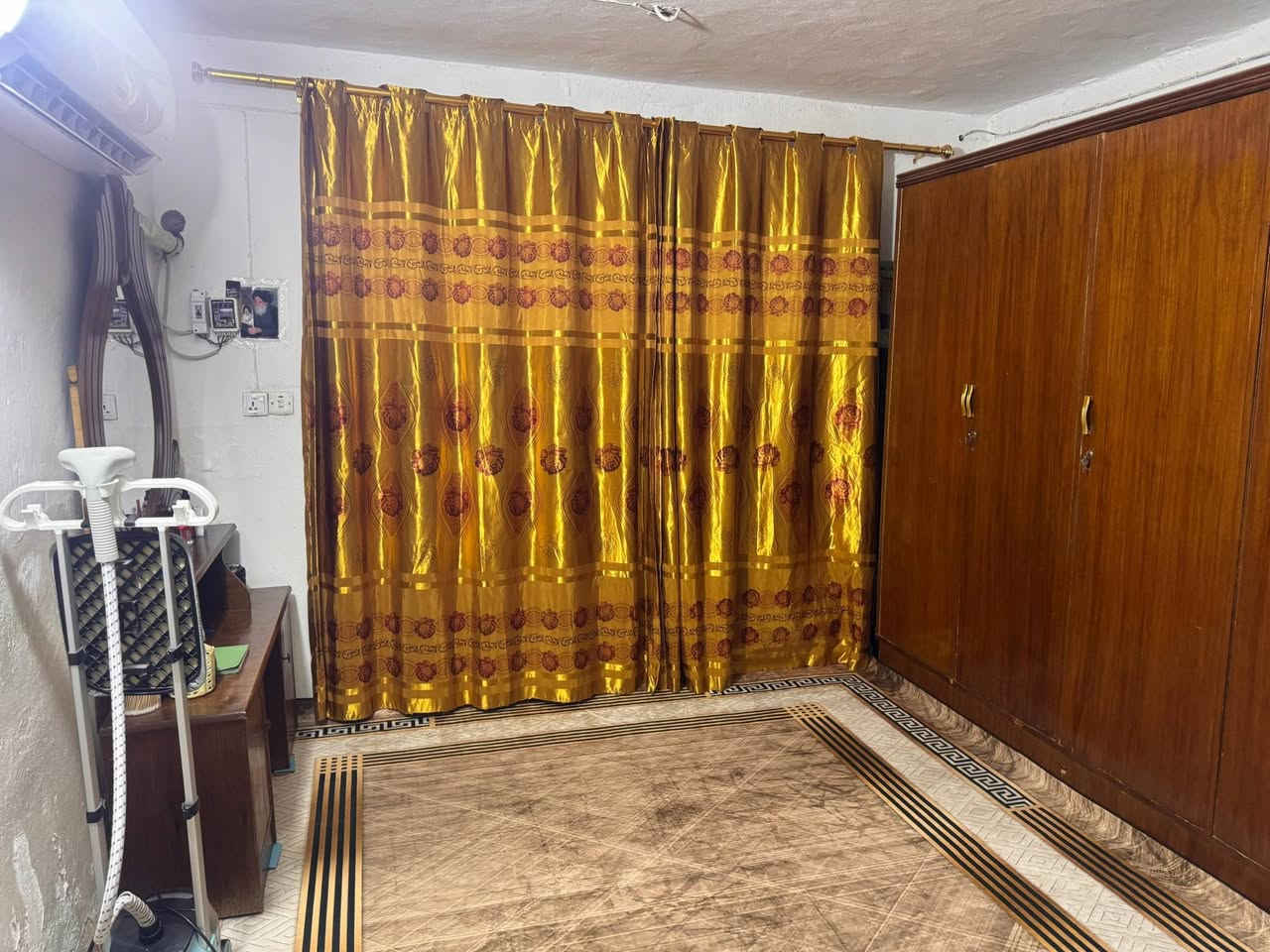 السلام عليكم 

بيت للبيع طابق ونصف بناء قديم 
الموقع / الزهراء حي الحسين 

المساحه 121 متر 
الواجه 8 متر 
النزال 15 متر 
للتواصل الاتصال على الرقم التالي 
***********
