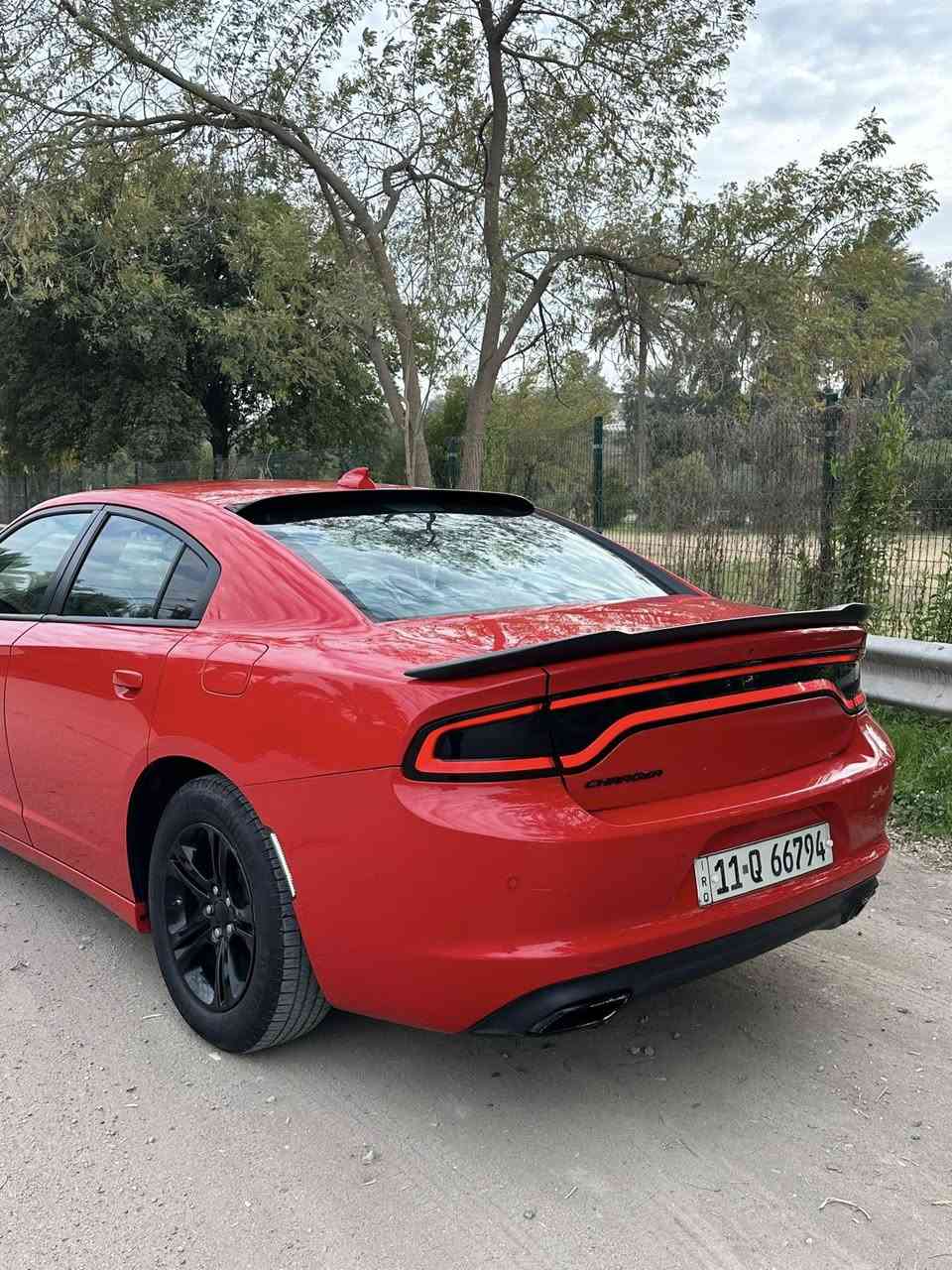 دوج جارجر 2023 
وارد امريكي رقم بغداد بأسمي 
حادث سيارة تبديل قبغ جنطة اصلي نفس لون 
وبارد جاملغ خلفي وصبغ بداية جاملغ 
والباقي كفالة 
بدون دواخل 
فئتها  سيارة sxt 
مواصفاتها معروفه
ماشية 53 ميل 
ويل حجم 17 بلادي 
سعر 255 بيها مجال 
مكاني بغداد صدر القناة 
***********
