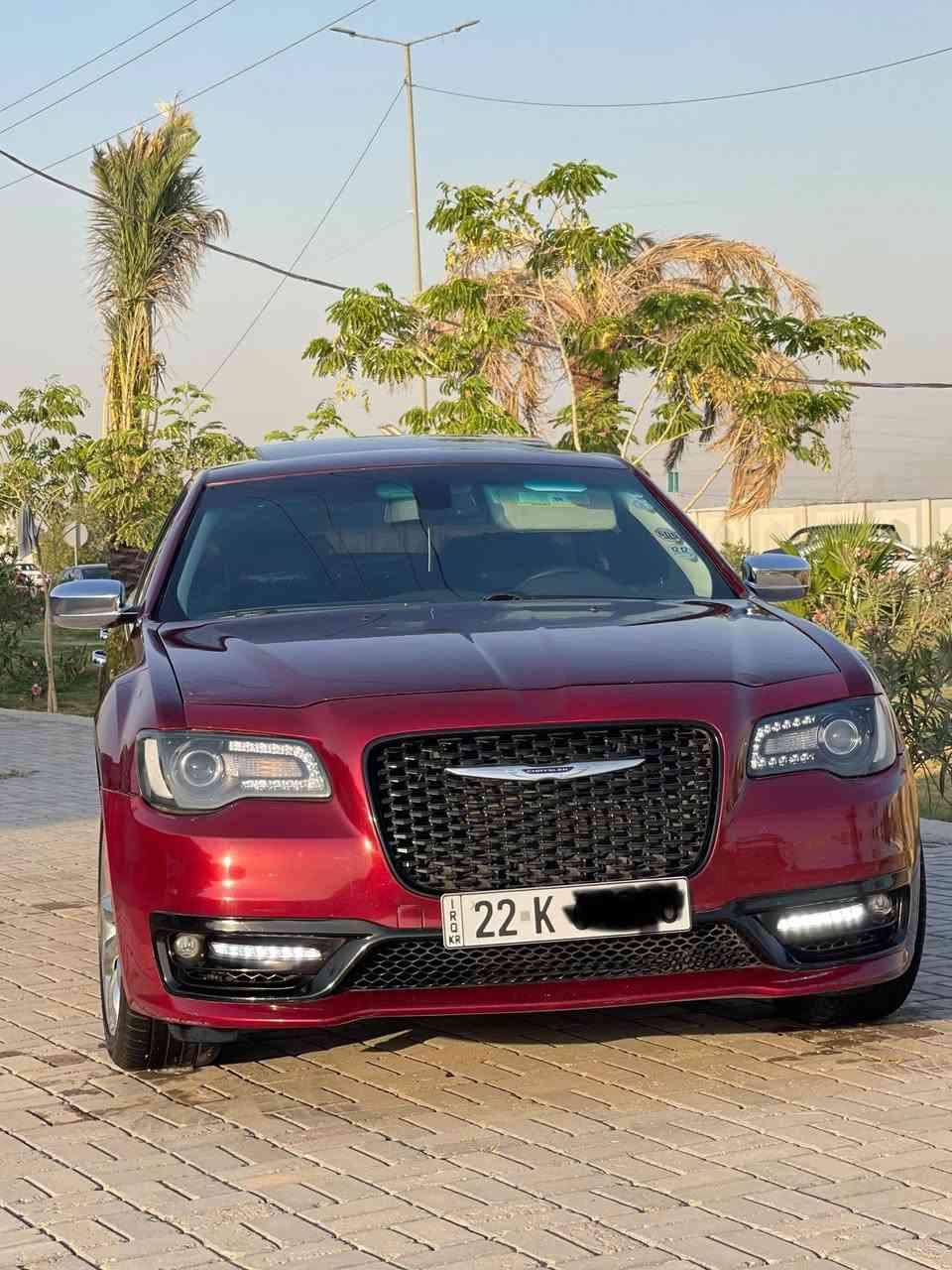 السلام عليكم 
للبيع كرايسلر 300اليميتدد 2019
لون كرزي🍒 
ماشيه 75 الف حقيقي 
 فول المواصفات  . .
 • بانوراما فتحتين 
*ستيرن كهربائي
 *مكينه 3600
*تو ويل 
*خزن ميموري 
*تعتيم المري 
* نقطة عمياء . 
* مري قلاب 
* مصابيح امامية زنون مع LED .   
* شاشه كبيرة مع نظام ملاحة نفكيشن GPS .
* سستم صوت الپاين مع سماعات بريميوم .
* مقصورة الركاب من الجلد الفاخر .  
* مقاعد أمامية كهربائية عدد 2
*مقاعد امامية تدفئة 
* مقاعد خلفية تدفئة . 
* تشغيل عن بعد . 
* تدفئة ستيرن . 
* محدد سرعة . 
* تلفون بلوتوث . 
* كاميرا خلفية .
* مرايا رادار مع ترحيب متحسسة للاضاءة  
* دخول ذكي (بصمة) 
.
رقم اربيل دوالي بسمي تريد مداور تريد وكاله 
((سياره بيه جاملغ خلفي صبغ فقط 
وبنيد وتكمه من أمريكا كلير بدون معجون بدون كلشي 
باقي كفاله))
.
 صور سوناره بمنشور 
.
مكان السيارة النجف الاشراف..
السعر 240وبيهه مجال 
اللاستفسار ***********
