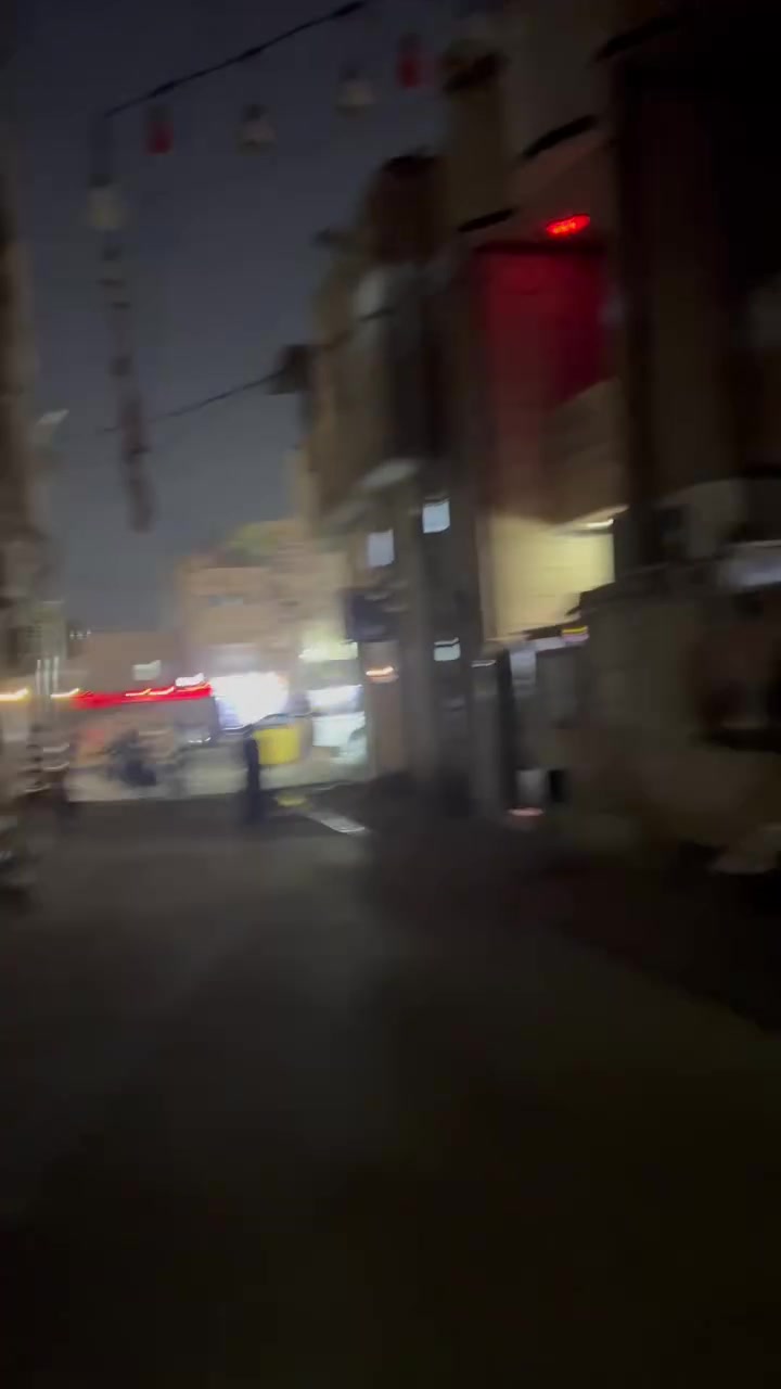 نص قطعة بيت للبيع
📍 بغداد – مدينة الصدر، قطاع 7، فرع أفران الإمام الحسين (عليه السلام).
📐 الواجهة: 4 أمتار.
📏 العمق (النزال): 18 متر.
📏 المساحة الكلية: 72 متر².
🏠 مع الآثار (غرفه أخشاب كامله فوك سبلت عدد ٣ كيزر اثنين تانكي اثنين تخم كاونتر  سستم كامرات وباقي تفاصيله ).
البيت بسمي تحويل مباشر 

للاستفسار والتفاصيل أكثر، يرجى التواصل على الرقم:
***********
