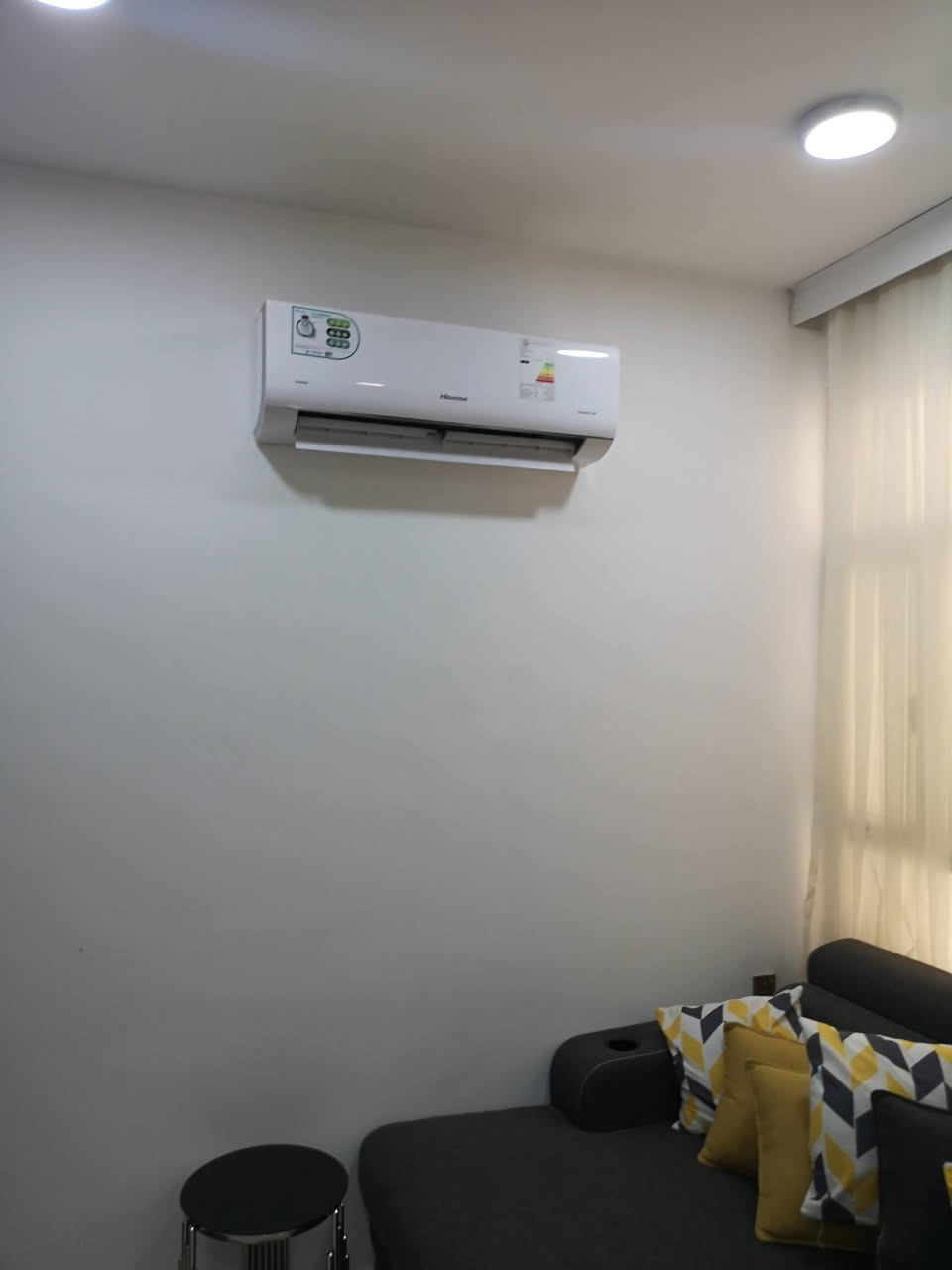 للبيع شقة قرب جسر ال 600 مقابل بانزينخانة سبع ابكار.
غرفتين وصاله ومطبخ وخدمات وبالكون على الشارع مؤثثة بالكامل درجة اولى طابق ثالث بناء جديد مع مصعد شغال 24 ساعه.
 تصلح للاستثمار كانت مؤجره ب 750 الف.
للتواصل خاص أو واتس اب ***********
