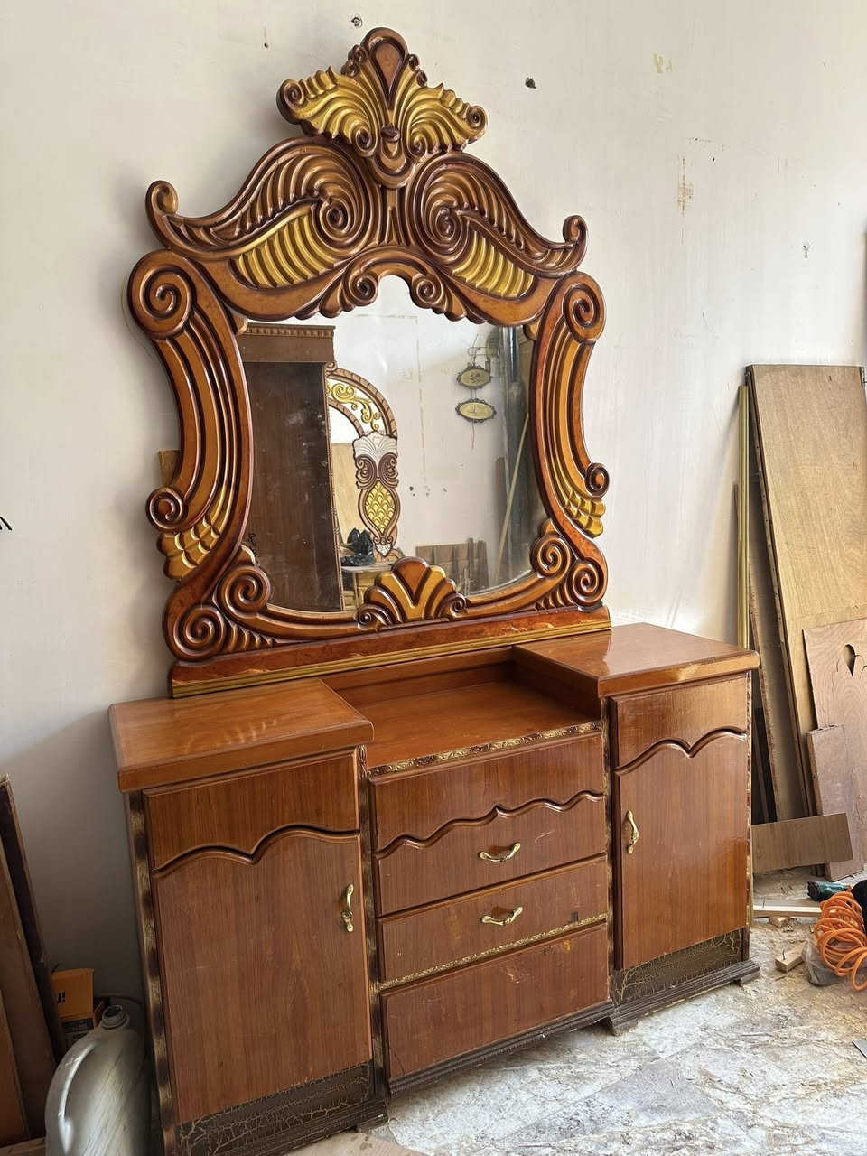 السلام عليكم غرفه ام ٦ ملحق تزكام نضيفه كلش 
***********
