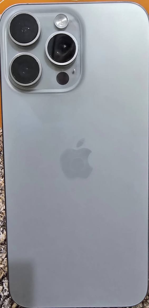 يفون 15 برو ماكس 256
بطارية 95%‎‎
نضافة 100‎%‎
الجهاز شرق اوسط 
اخو جديد نضيف 
كامل ملحقات الاصلية شركة ماستر الاصلي 
*********** المجر الكبير
