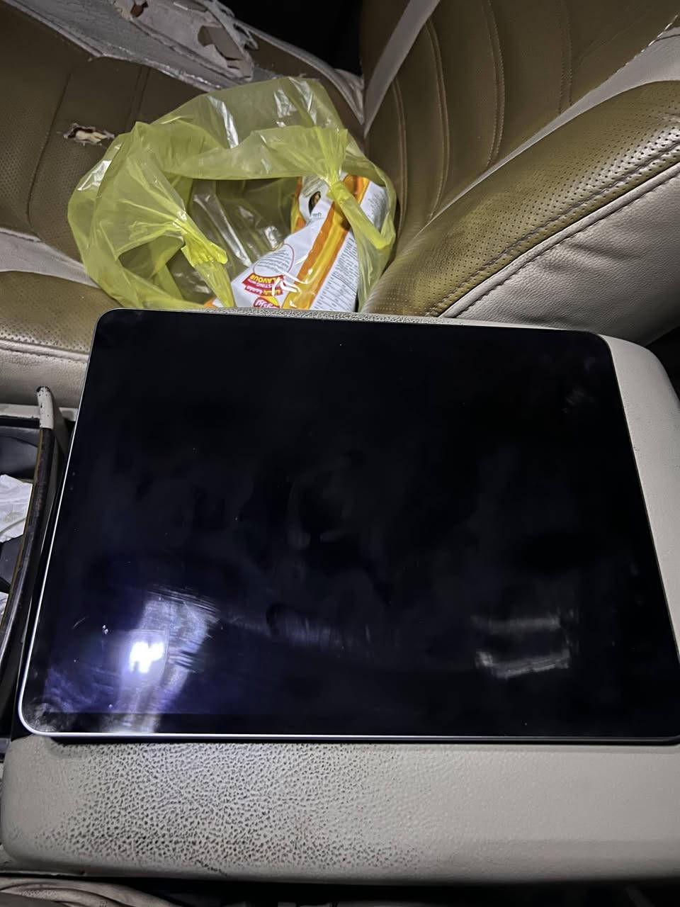 ايباد 12 انج ذاكرة 256 نظيف لا مفتوح ولا داخل تصليح بطاريه مافاحصها تجي تفحص وتاخذة ميصرق عندي ب استخدام هواي مكاني كربلاء حي العباس عمود 37 رقم هاتف ***********
