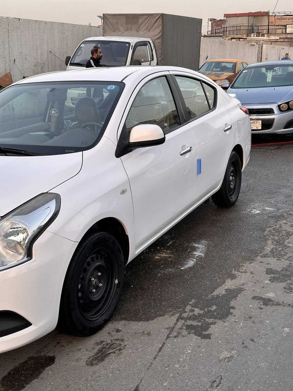 نيسان سني هندي بليته زركه موديل ٢٠٢١ ماشيه 50 الف مواصفات معروفه مكفوله من الصبغ والبارد وتعديل سياره جديده الحمدلله بيها رصعات موضحه بصور السونار موجود بصور المكان بغداد الشعب رقم بغداد 

السعر ١١٧ بيها مجال الشراي يتصل فقط ***********
