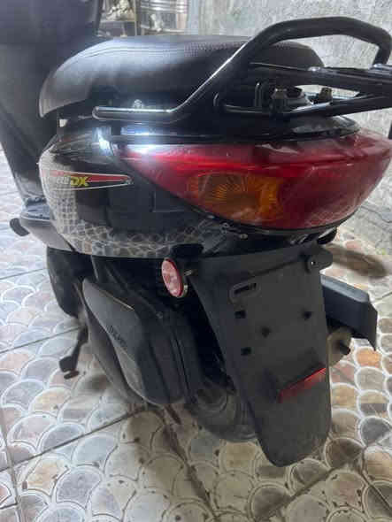 السلام عليكم بريز بغبغاء نوزل ياباني 
دراجة بلادي كلهه ونظيفة ومملعوب بيهه مكينة ناعمة 
كهربايات كلهه شغالة نكرة بكل وقت تجي وتشوفهه 
السعر 900 الف وبيهه مجال مكان بغداد بلديات 
الرقم ***********
