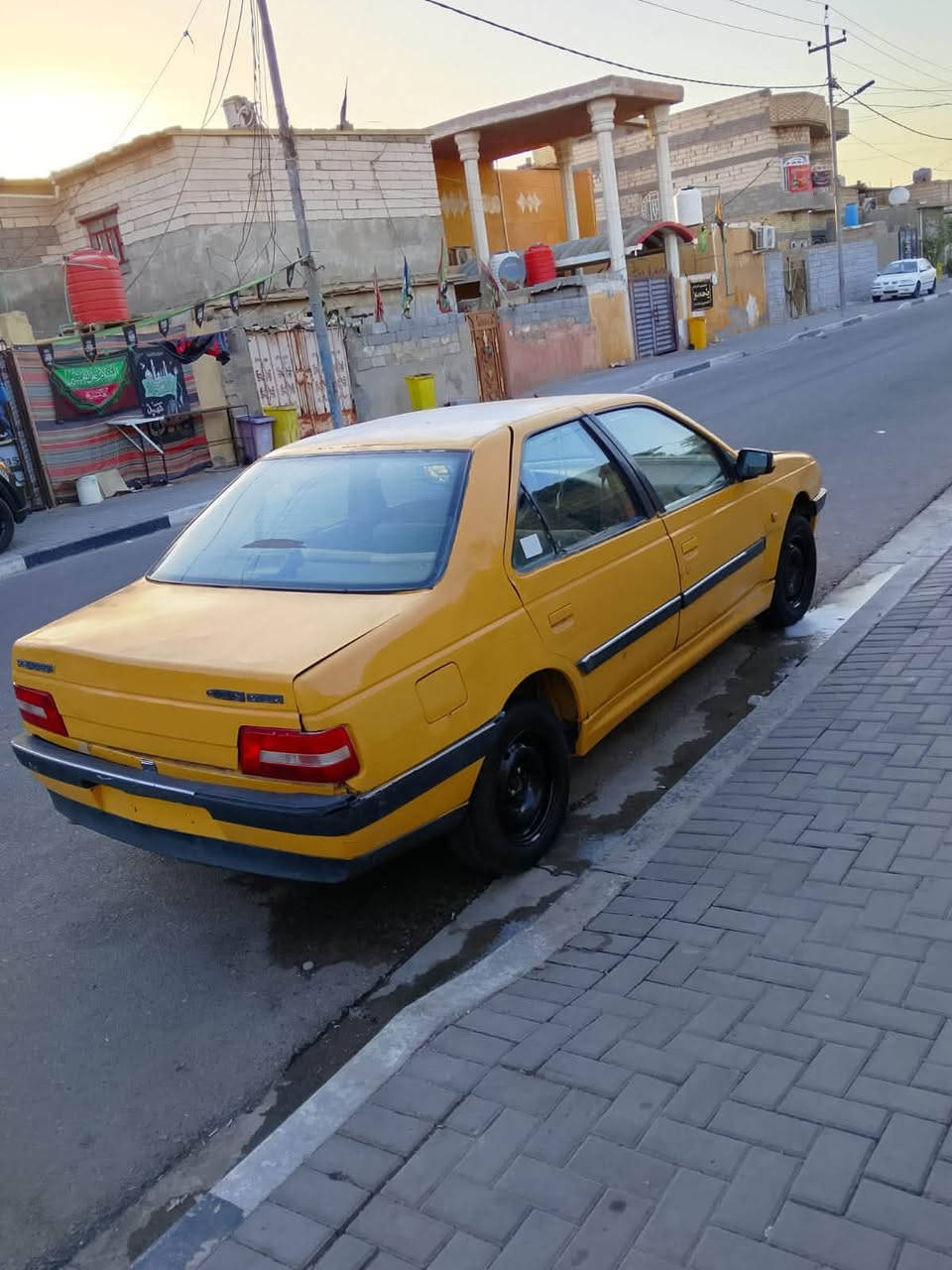 السلام عليكم بيجو 405 للبيع مكينه وكير خير من الله تخم تاير حداديه كلش حلوه كهربائيات كله شغاله تبريده رادله بس غاز غرفته رادله  دوشمه  راعيه ما اندله ابيع كوم حديد سعره 15$ بكاني البصره القبله  ***********
