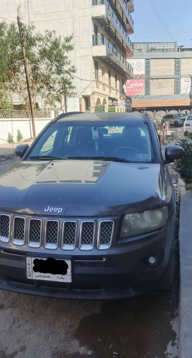 السلام وعليكم اخوان جيب كومباس 2016 للبيع 
ماشيه 140 الف 

الحادث بالبك الخلفي لايمن + مبدل الباب الامامي لايمن + الجاملغ لامامي حك شبرين هيج بي صبغ 

المواصفات 

مانع انزلاق + الكشانه لاماميه بيه تدفئه + الكشانه نص جلد + حجم المكينة 2.4+ اربع سلندر +4×4

السعر 100$ قابل للتفاوض 
العنوان الحالي بغداد 

اي استفسار على الرقم 
***********
