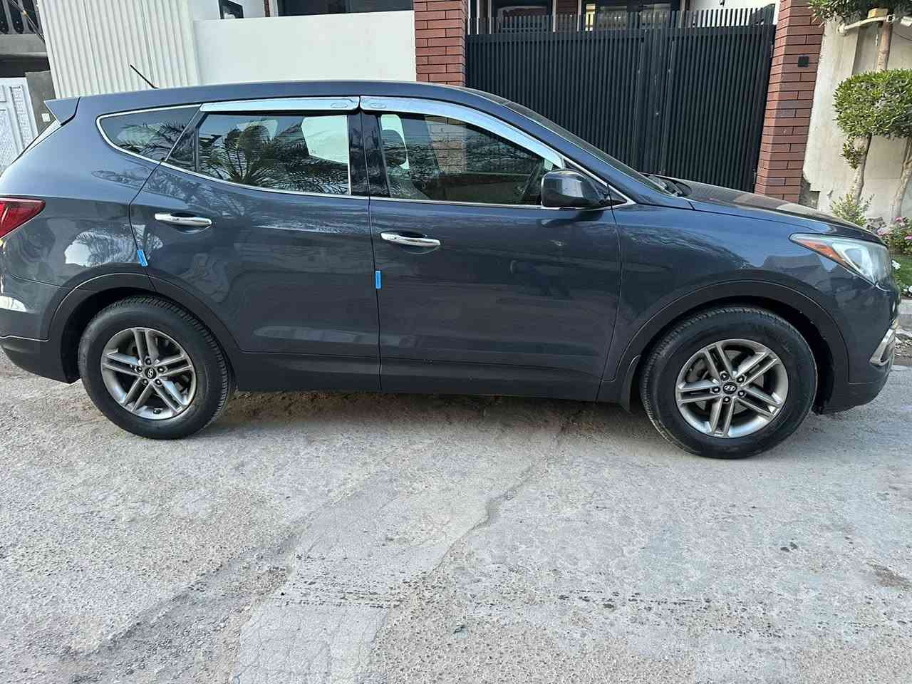 السلام عليكم
هونداي سنتافيه موديل ٢٠١٨ امريكي محرك ٢٤٠٠ خمسه راكب لد امامي حاس امامي خلفي كامره كروس سرعه مانع انزلاق مانع انحدار خمسه ويل كب لايت زنون  المحرك والكير بلادي ممفتوح حادثه قبق الجنطه سياره ليبل وحد صبغ فقط الصندوق ماشيه ٨٩ الف ميل رقم بغداد الجديد باسمي تحويل مباشر  مكان السياره بغدادالكرخ الاتصال *********** السعر ١٤٥
