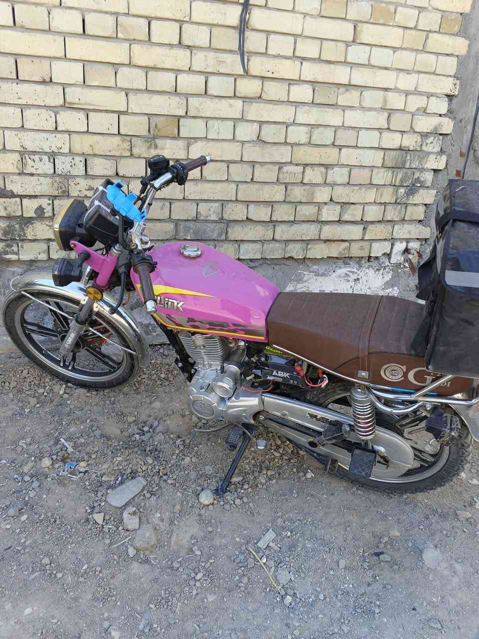 ايراني استعمال قليل للبيع بدون أوراق دراجة نضيفة مكفولة من السرقة أو أي شي ثاني سعر 700 وبيها مجال مكاني بغداد الدورة ***********
