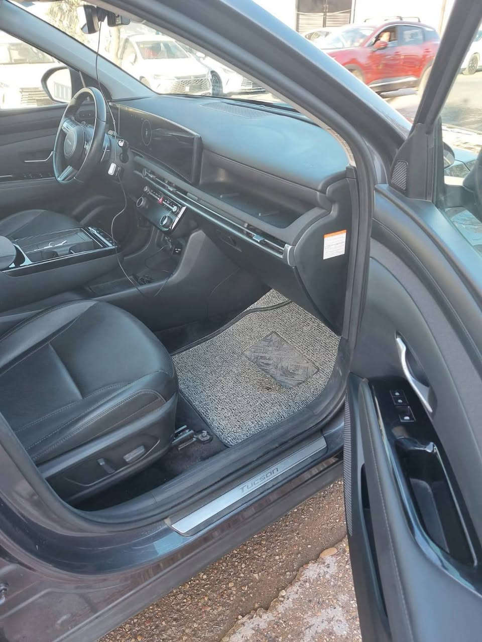 توسان 2025
وارد امريكي 
بانزين وهايبرد 
 حادثة بنيد واشوي جاملخ وحادث خفيف مو قوي 
لون فيلي 
بنورما+ فتحه 
بصمه تشغيل+ تشغل عن بعد + تمشي في الريمون 
تبريد قطعتين 
شاشه طويلة مو مقطعه 
كير تعليك 
كشنات تدفئة تبريد 
كشنات كهرباء 
صندوك بصمه ودكمه 
اشاير مري 
كامرات 360 
حساسات 360 
ردارات خلفي وامامي 
 ماشية 9000 الف يعني زيرو 
اعلى فئه وبعد بيها اهوي مواصفات 
السيارة عايزة بس اجنحه وطير 😊
السعر 235 وبيها مجال 
مكاني بغداد الكريعات ***********
