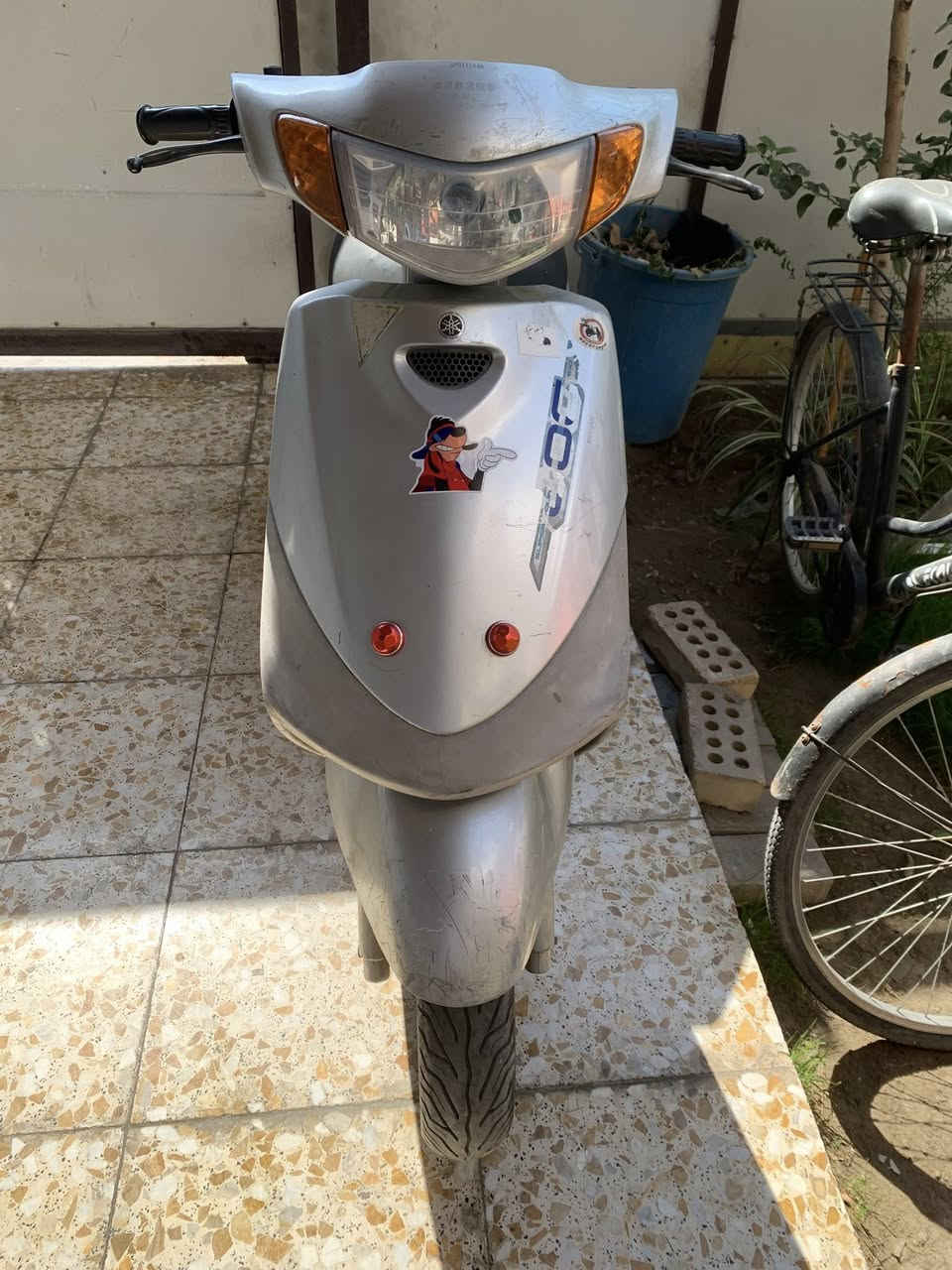 قجمة للبيع سلف وهندر كهربياتهة شغالة دراجة كلهة مختمة كابريتر بلادية شلعة بطناش  سعر ٥٠٠ بي مجال  مكاني بغداد الغزالية ***********
