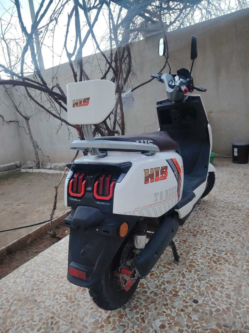 السلام عليكم
دراجه T8للبيع 

ملف 2500

6 بطاريات دبل 

مستعمل شهرين 

تشغيل عن بعد 

ضد الكسر ضد الماء 

نضام رجوع 

4 نمر 

سرعه  95 تمشيك 85 كيلو 

بريكات دهن 

شرط الفحص كامل قبل الشراء

السعر 950بي مجال بسيط عنواني جانب الايمن حي نابلس


**إذا كنت صاحب هذا الإعلان وتريد حذفه لأي سبب، رجاءا أرسل رسالة إلى الدعم الفني**