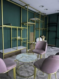 رفوف و مليكانات محل كامل للبيع رفوف اكثر من 12 م رفوف حديد ديكور  طاول...