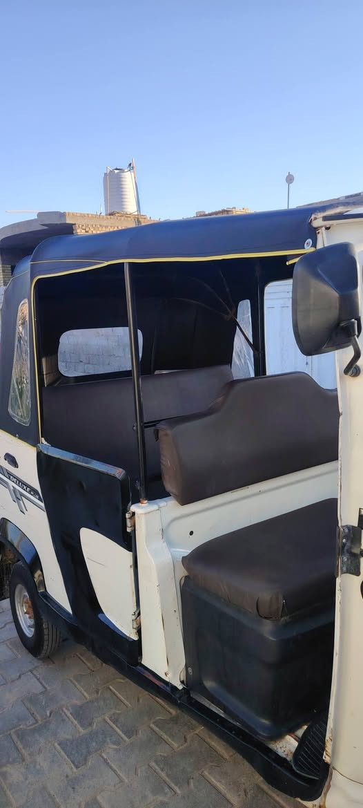 سلام عليكم بيع مستعجل تكتك2021 مكفوله رقم وسنويه والوحه نكليزي المكان واسط قضاء الحي رقم الهاتف ***********
