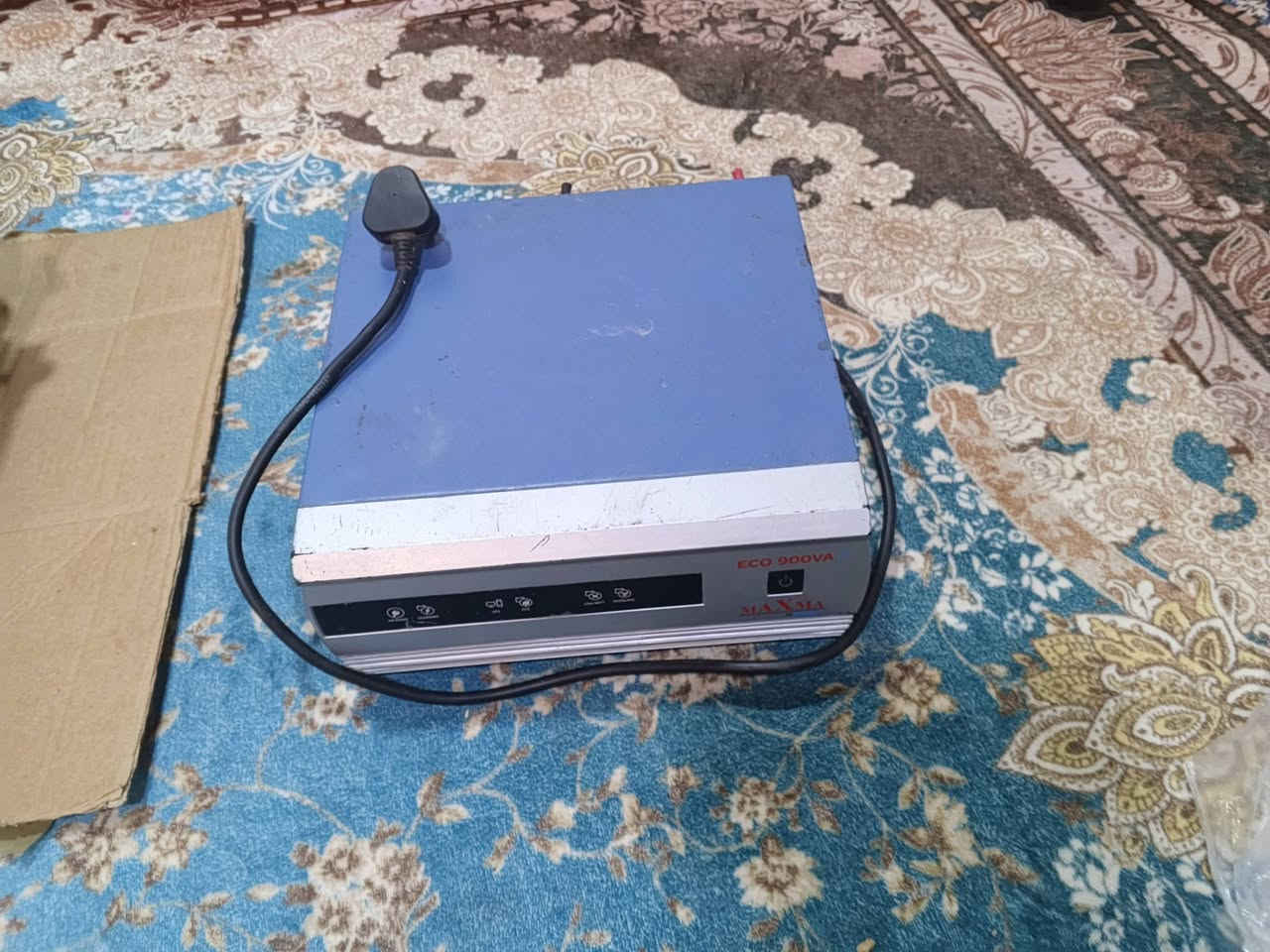 للبيع: غراض كهربائية (تحويرة مولد + عاكسة ماكسيما) بسعر لُقطة! ⚡
​يا شباب عندي غراض ثنينهن للبيع سوية بداعي التصفية، والشغل نظيف ومثل ما موضح بالصور والفيديو:
​1️⃣ أولاً: تحويرة توليد (دينامو ومحرك) ⚙️
تحويرة كاملة مشدودة على قاعدة حديدية وقايش، تتكون من محرك (ماطور) ودينامو شحن. التوصيلات والوايرات كاملة ومثل ما تشوفون بالفيديو الماطور يفر الدينامو. تفيد أهل الابتكارات أو اللي يريد يكمل عليها مشروع توليد خاص.
​2️⃣ ثانياً: عاكسة ماكسيما (MAXIMA ECO 900VA) 🔋
عاكسة أصلية ونظيفة، موديل 900VA. ملاحظة للأمانة: العاكسة غرض منفصل وما لها علاقة بنظام المولد الفوق، يعني مو مشدودة عليه، بس البيع للثنين سوية.
​💰 السعر النهائي للقطعتين (التحويرة + العاكسة): 100 ألف دينار فقط. العنوان كربلاء ***********
