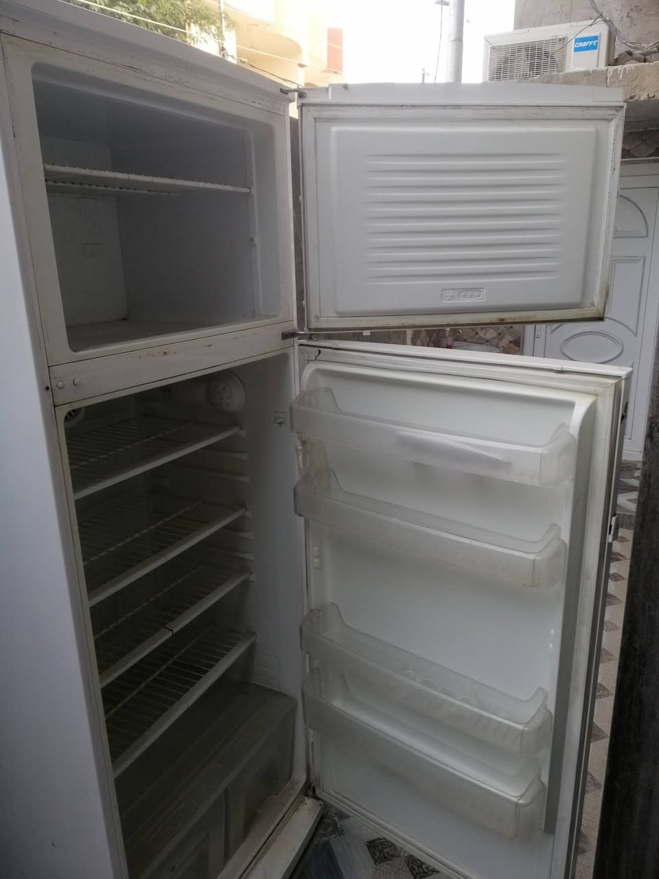 ثلاجة گشر عاطلة للبيع بعقوبة حي المعلمين
***********
