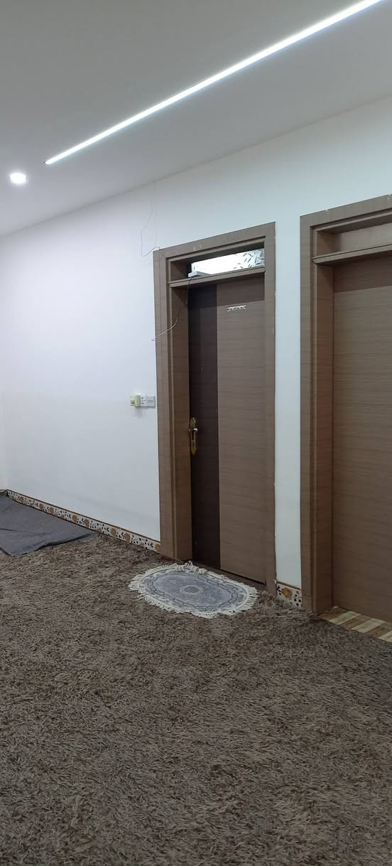 خانویەکی 200مەتری لەپنجا علی بەرامبەر مەلعەبەکەی حوڕیە بۆفرۆشتن بۆزانیاری پەیوەندی بەم ژمارانەوە بکەن 
***********
بیت للبیع فی پنجا علی یم الملعب الحریە
