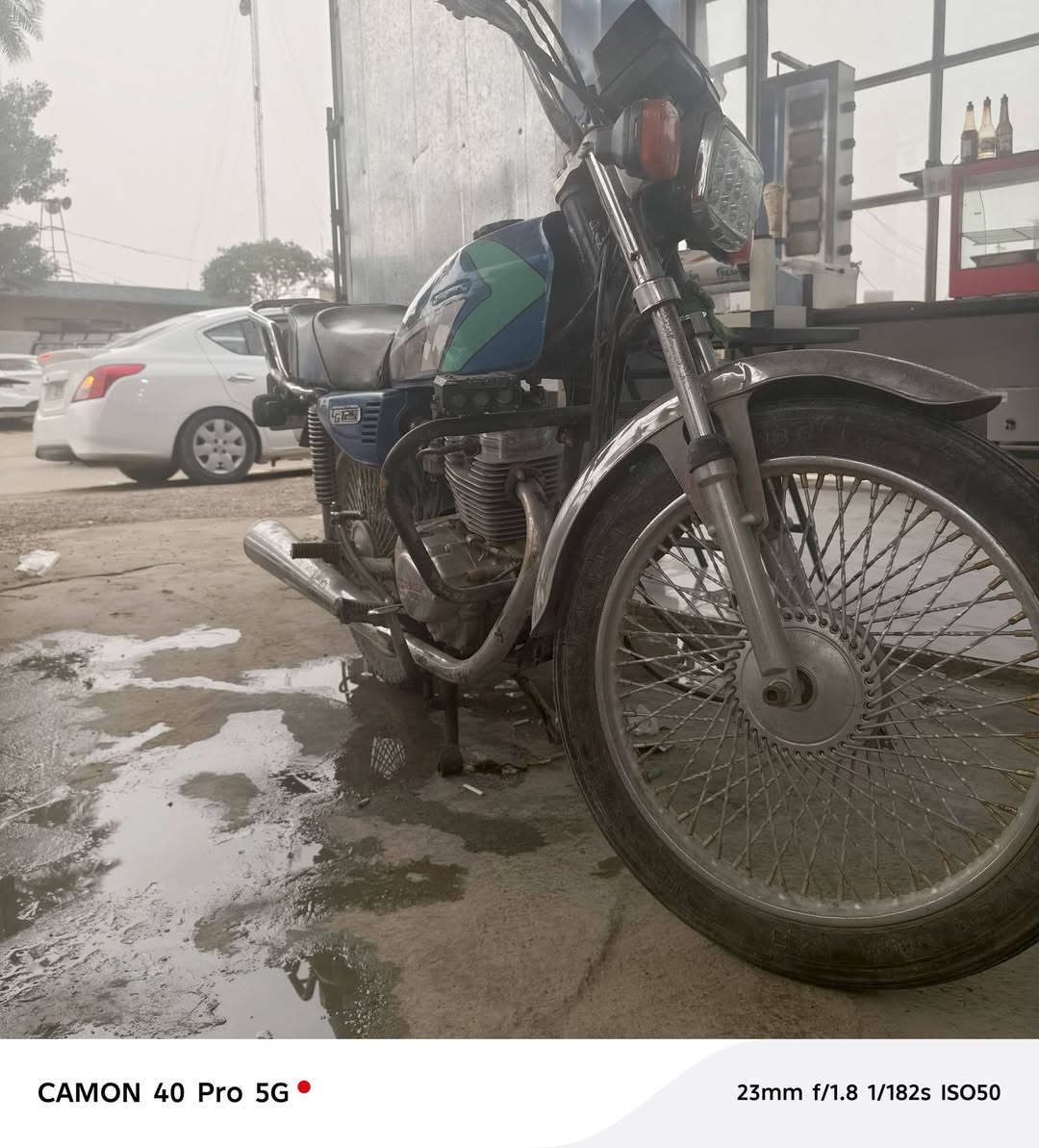 السلام عليكم
النوع اربعه كير اراشا مديل 16 تعمير 25 
الدراجه رقم وسنويه 
دراجه مابيه شي بس دبلات الاماميه واكفه 
السعر 950 وبيه مجال الرقم ***********
 غير متواجد علا فيس 👍🏻
