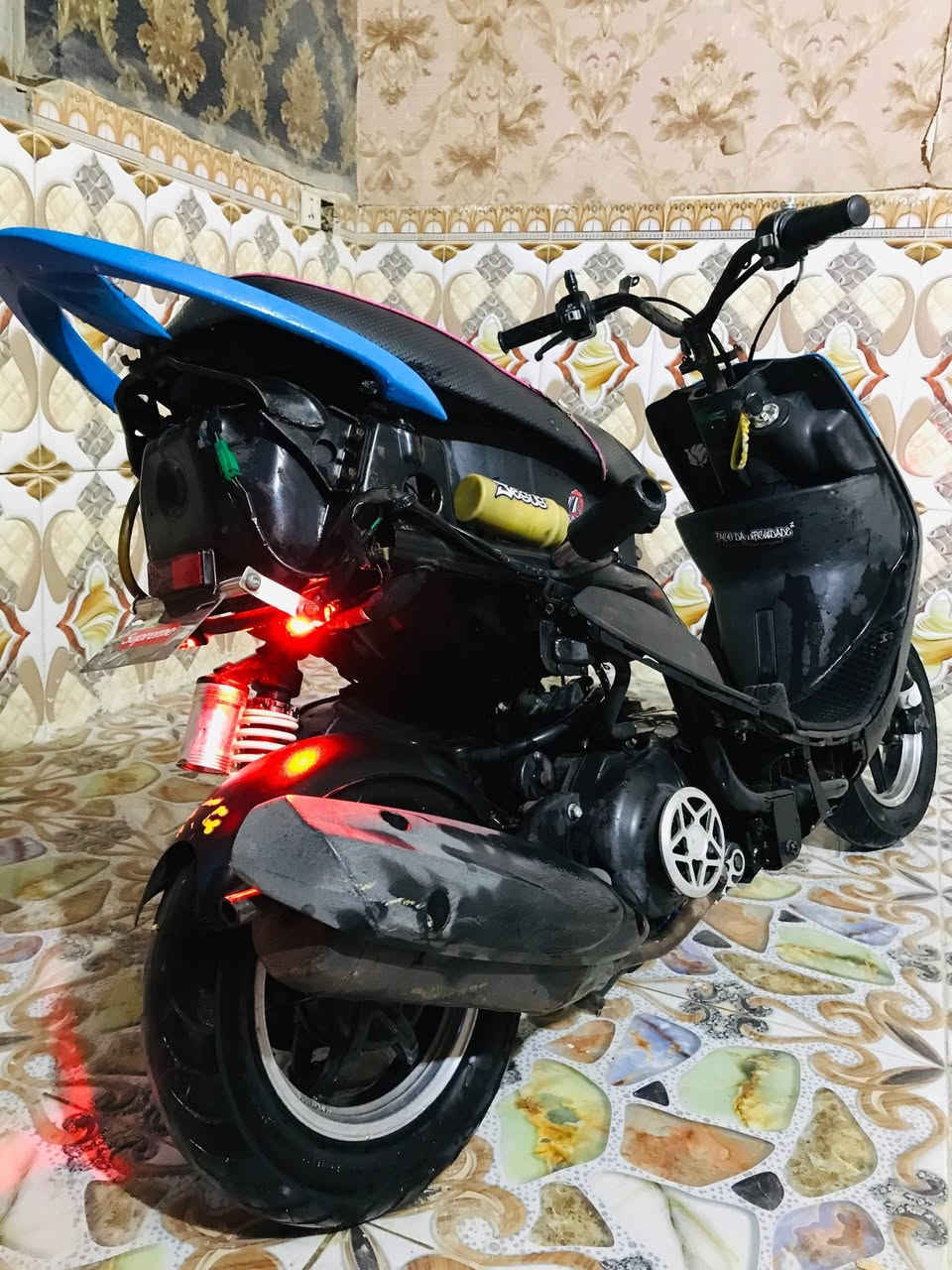 السلام عليكم دراجه ماكس عدله بلاديه جايه 55 نفتحت تبدل بيه فقط زنجيل لدراجه صارله 6 تشهر من منزلينه من الرمبه بس اني مسويهمال لعب غراضه كله موجوده ماعده بجم وفج ماكو ولدراجه جاهزه للاخير خير من الله صبح ليل نكره كلجات زوج بيه وياله نجمه بيه فلنجه ان سي واي شيال اصلي دبل RRGS مكاني بغداد حي اور *********** 
ملاحضه لدراجه بدون قاعده وبدون قبق فلاوين
