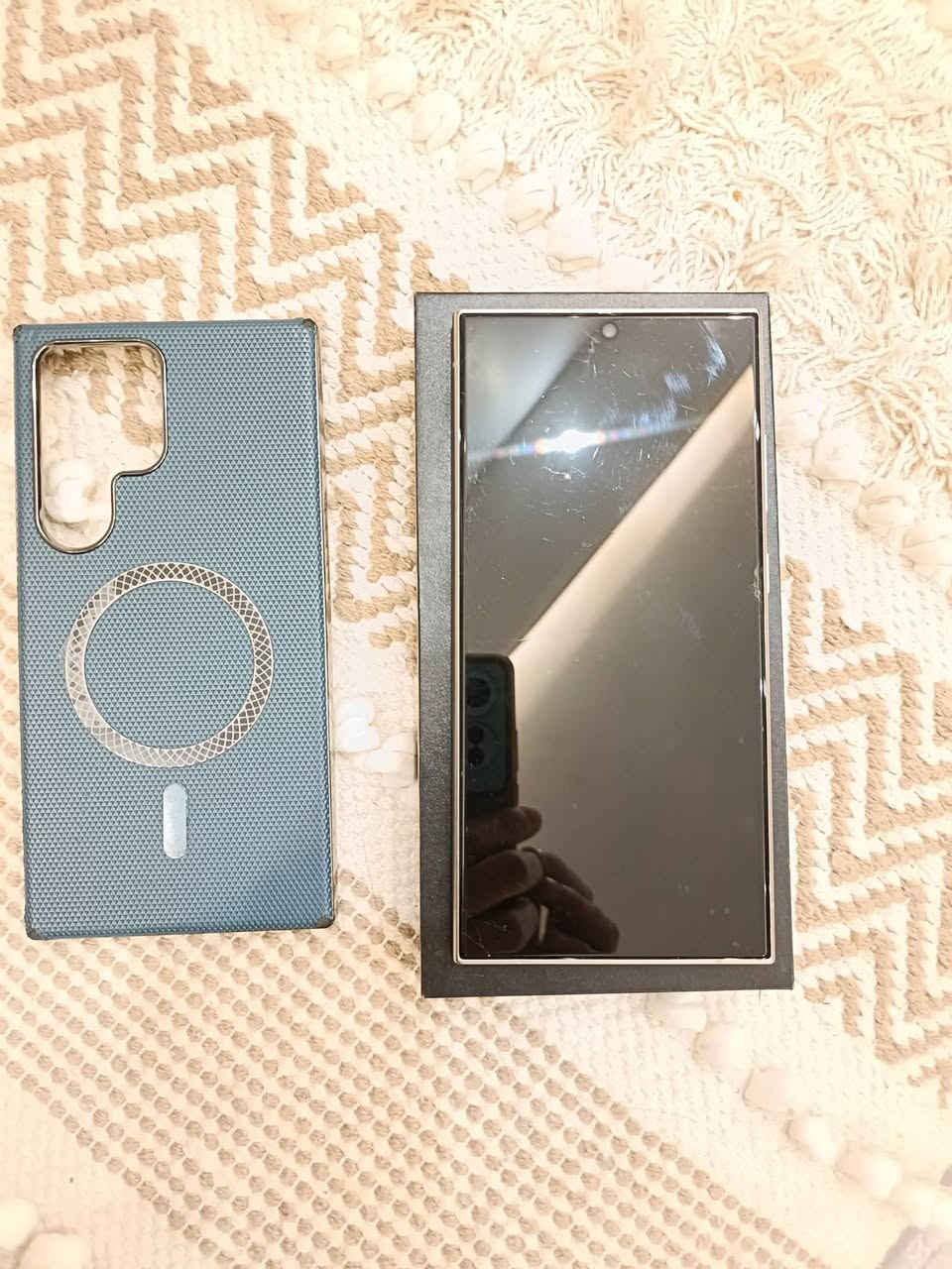 اس ٢٤ الترا تيتانيوم شرق اوسط كلش نضيف  مستخدم قليل الذاكره256 السعر 950 بغداد راسل واتساب أو خابر ***********
