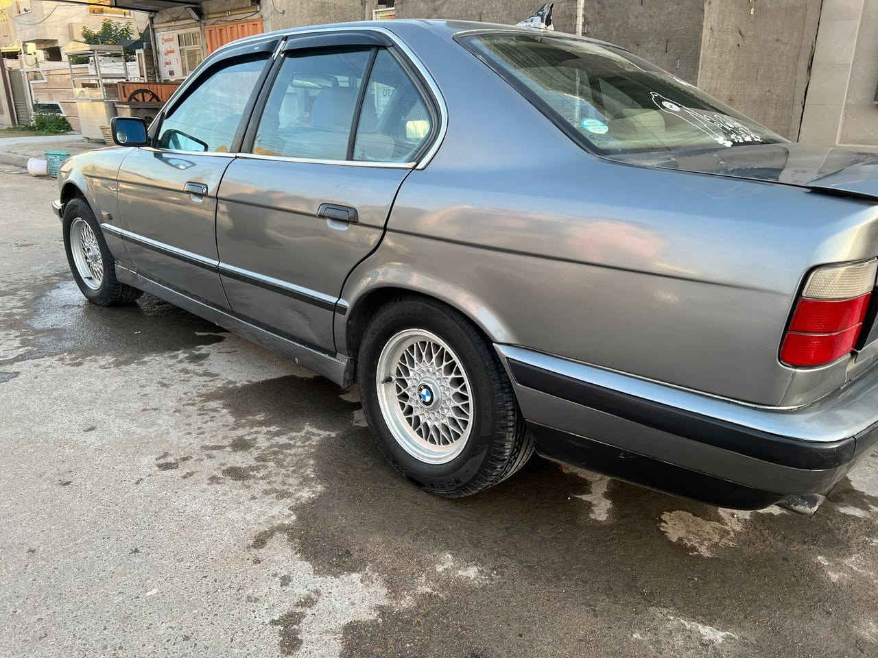 للبيع بي ام موديل 9١ حجم ٥٣٥ كير عادي محرك حاويه جديد  كير وكلج وصينيه جدد حداديه امام وخلف جدد تخم تاير + ويل خليه صار اسبوع من اخذتهن جدد تبريد شغال كهربائيات شغاله لايت زنون هزه صار شهر من دخلت سنويه ل٢٠٢٨ باسمي تحويل ثاني يوم رقم دولي بغدادالسعر ٤٥للاستفسار /*********** مكان بغداد
