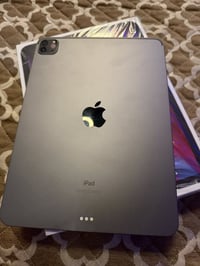 ايباد برو ١١ • ٢٥٦ • قفل