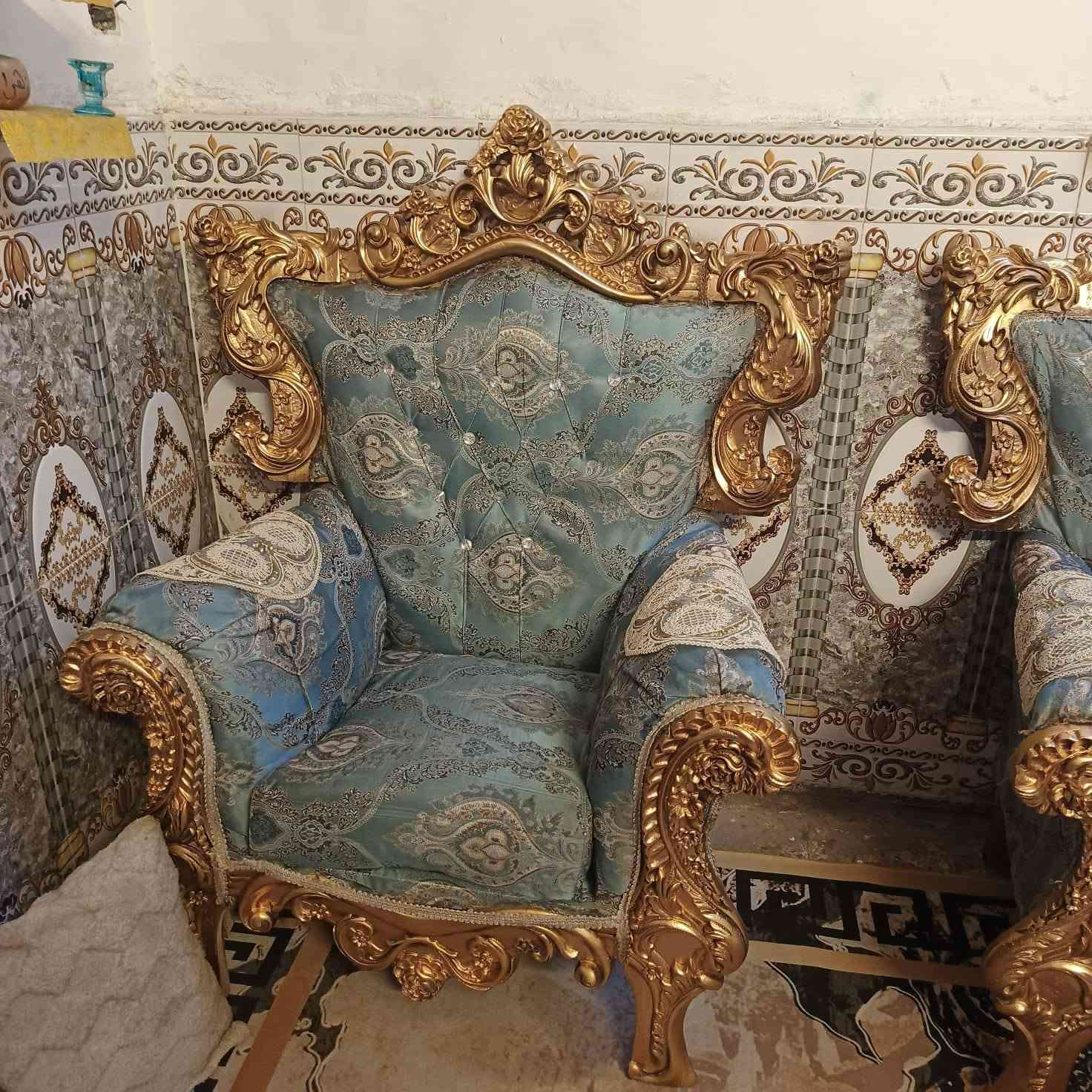 تخم زان ايراني عشر مقاعد مع سيت طبلات لون فيروزي لسعر 500بي مجال بسيط مكان مشتل شارع لمطبك *********** بغداد, العراق
